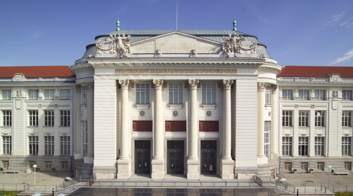 Frontalansicht des Technischen Museums Wien