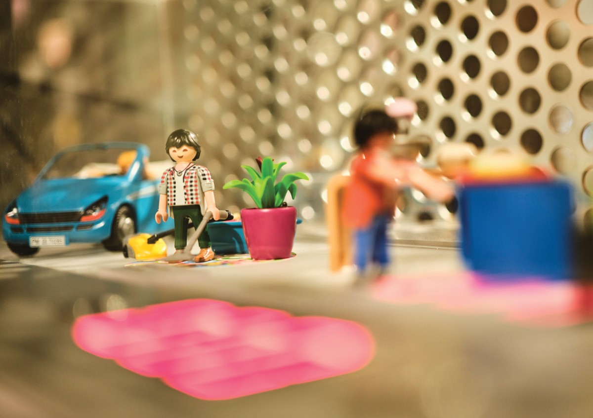 Eine interaktive Playmobil-Installation zeigte, wie lange man unterschiedliche Tätigkeiten mit einer Kilowattstunde ausführen kann: Eine interaktive Playmobil-Installation zeigte, wie lange man unterschiedliche Tätigkeiten mit einer Kilowattstunde ausführen kann