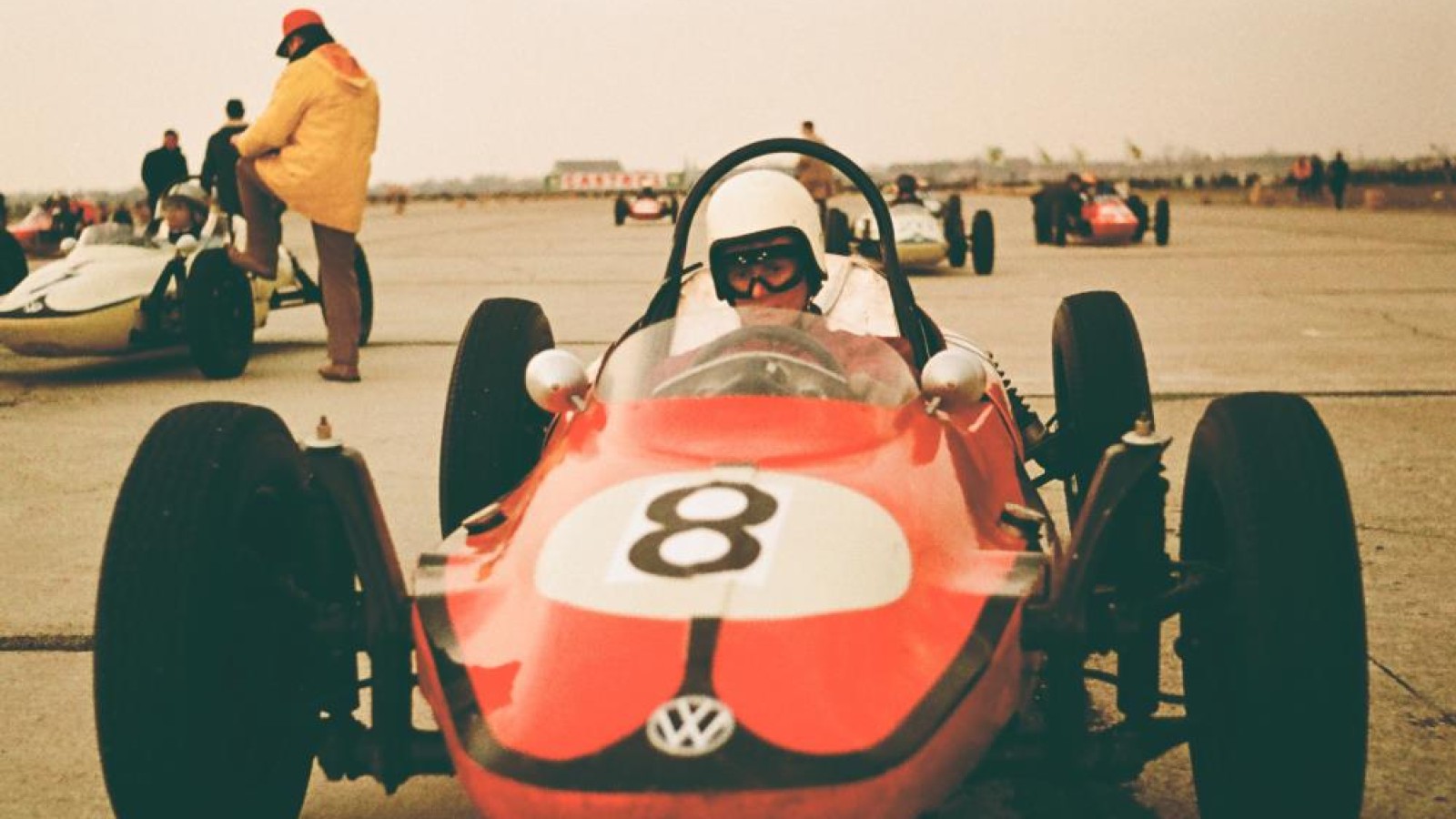 Helmut Marko auf Austro Vau, Flugplatzrennen Wien-Aspern für Automobile 1967 Motorsport in Österreich