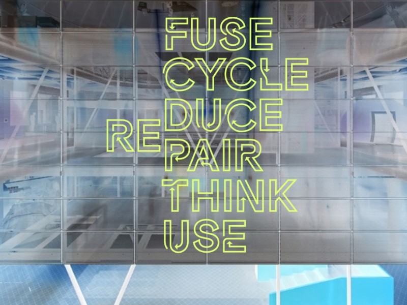 Innenaufnahme des Museums mit dem Schriftzug "Refuse, recycle, reduce, repair, rethink, reuse":