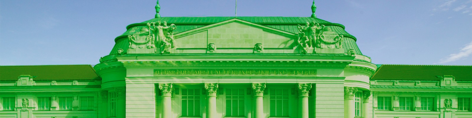 Frontalansicht Technisches Museum Wien (mit Bildbearbeitung grün eingefärbt)